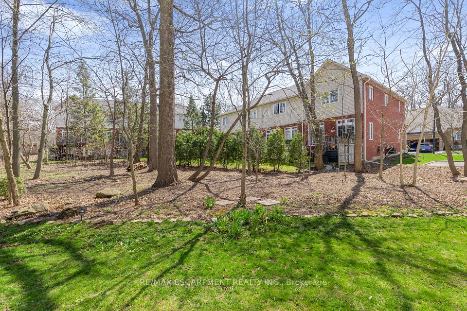 #110 - 100 Beddoe Drive, Hamilton, ON L8P 4Z2