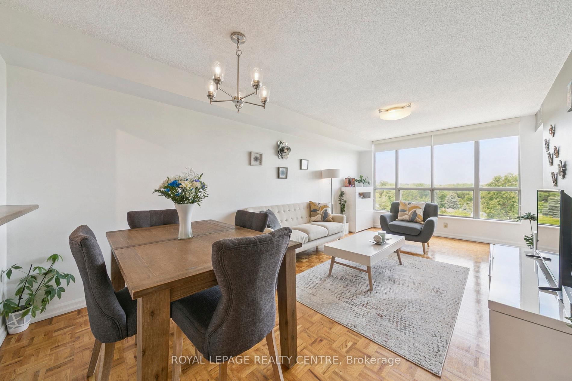 3 Bedrooms Condo at 1110 Walden, Mississauga For sale