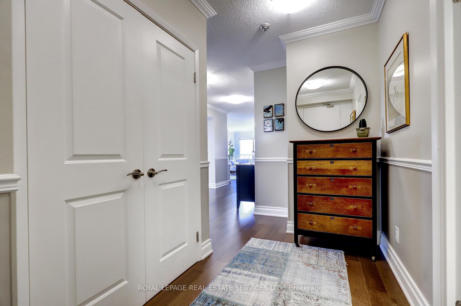 2 Bedrooms Condo at 2190 Lakeshore, Burlington For sale