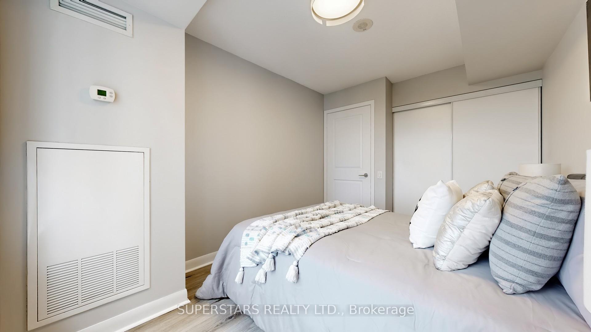 2 Bedrooms Condo at 25 Town Centre, Toronto For sale