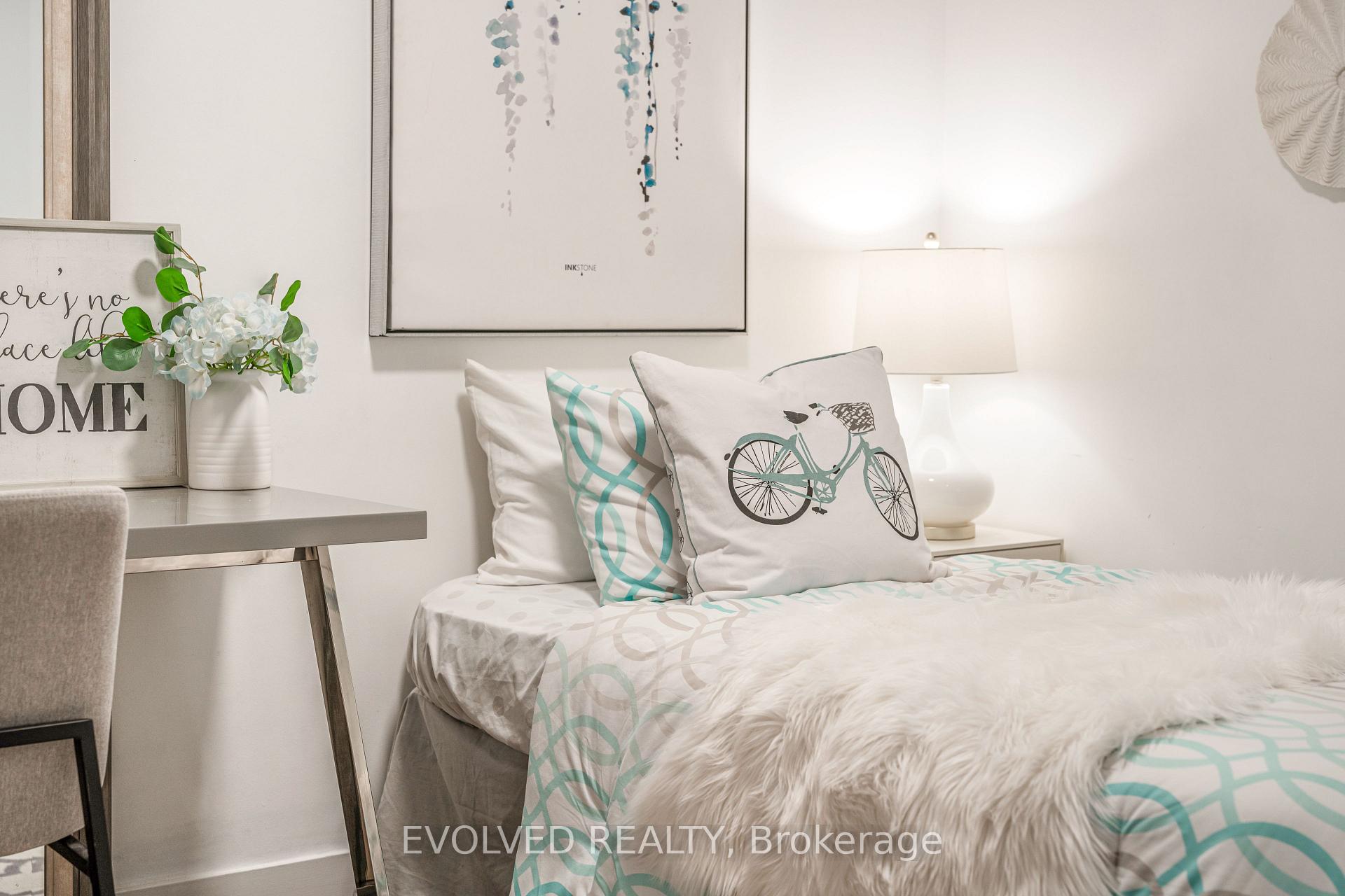 2 Bedrooms Condo at 55 Regent Park,  Toronto For sale
