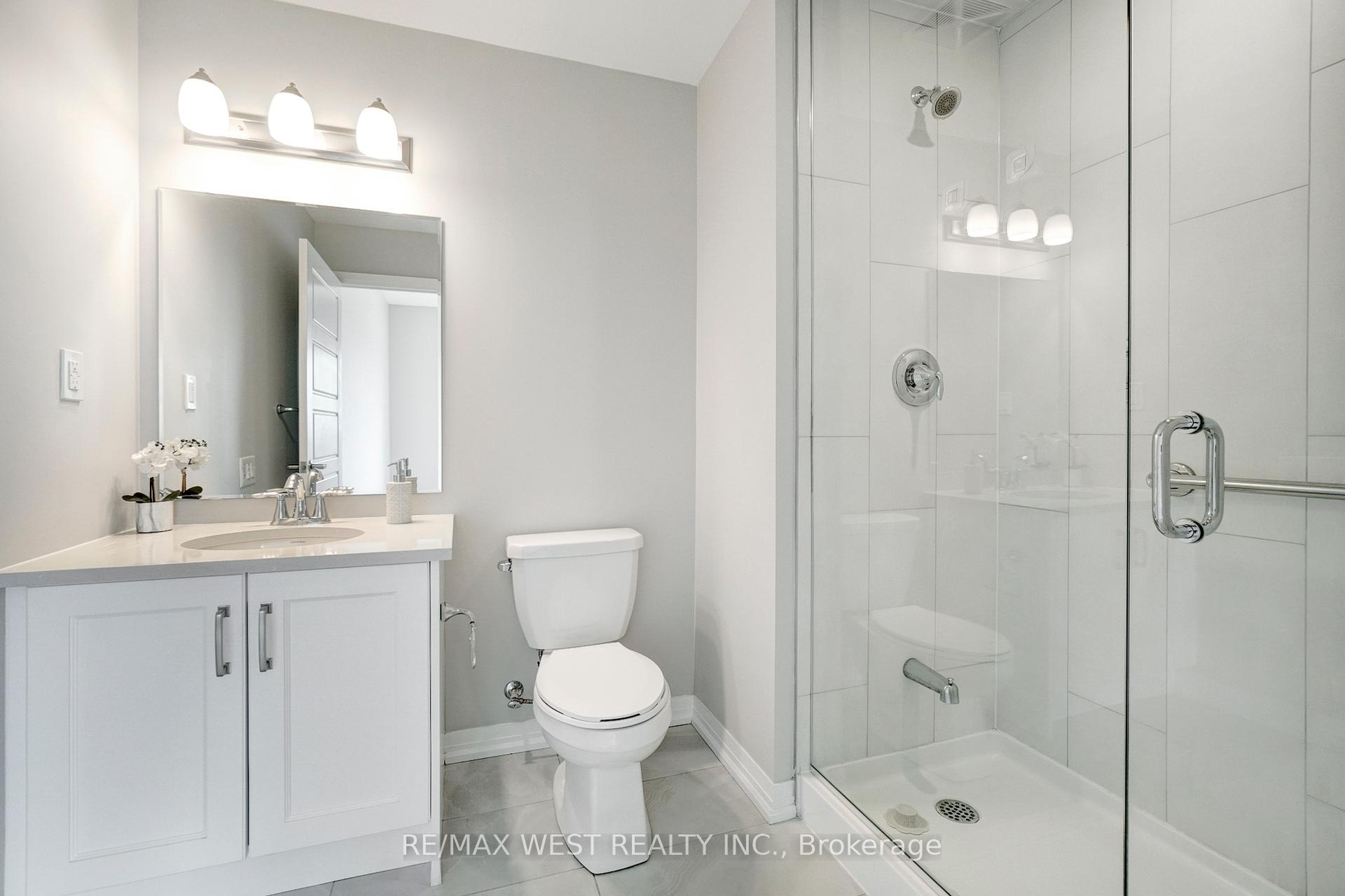 2 Bedrooms Condo at 3285 Carding Mill, Oakville For sale