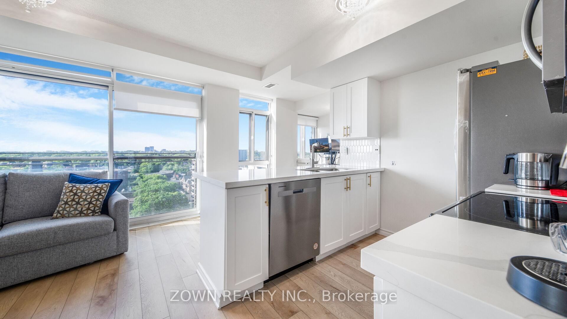 3 Bedrooms Condo at 15 Maplewood, Toronto For sale