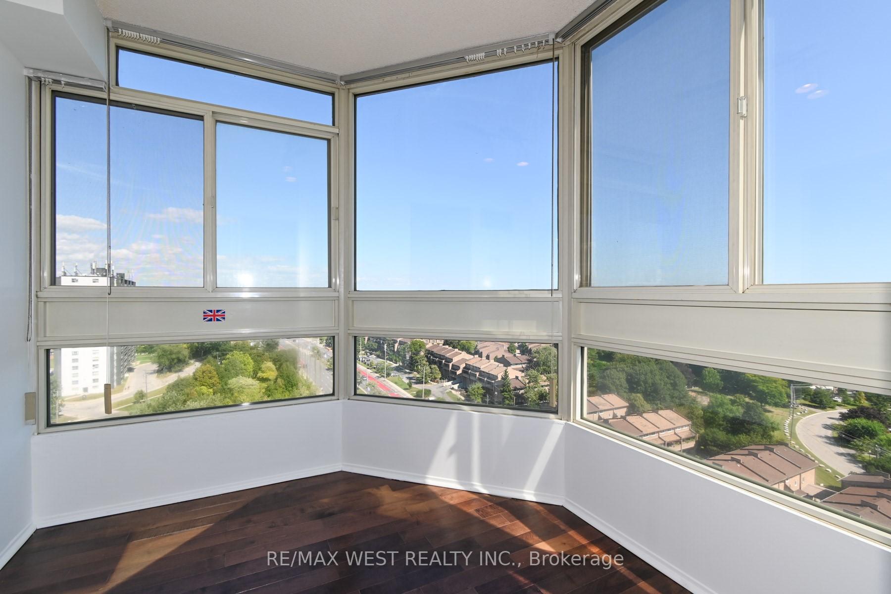 2 Bedrooms Condo at 3233 Eglinton,  Toronto For sale