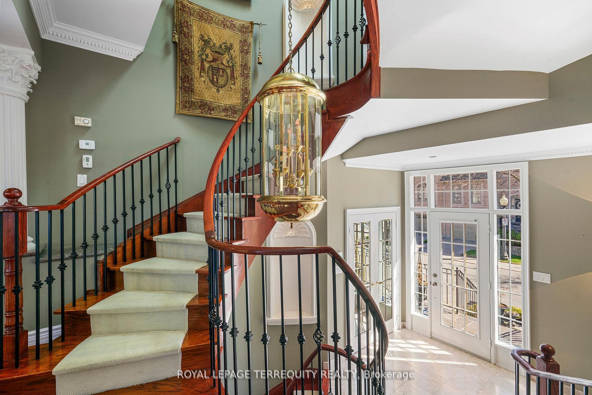 3 Bedrooms Condo at 197 La Rose, Toronto For sale