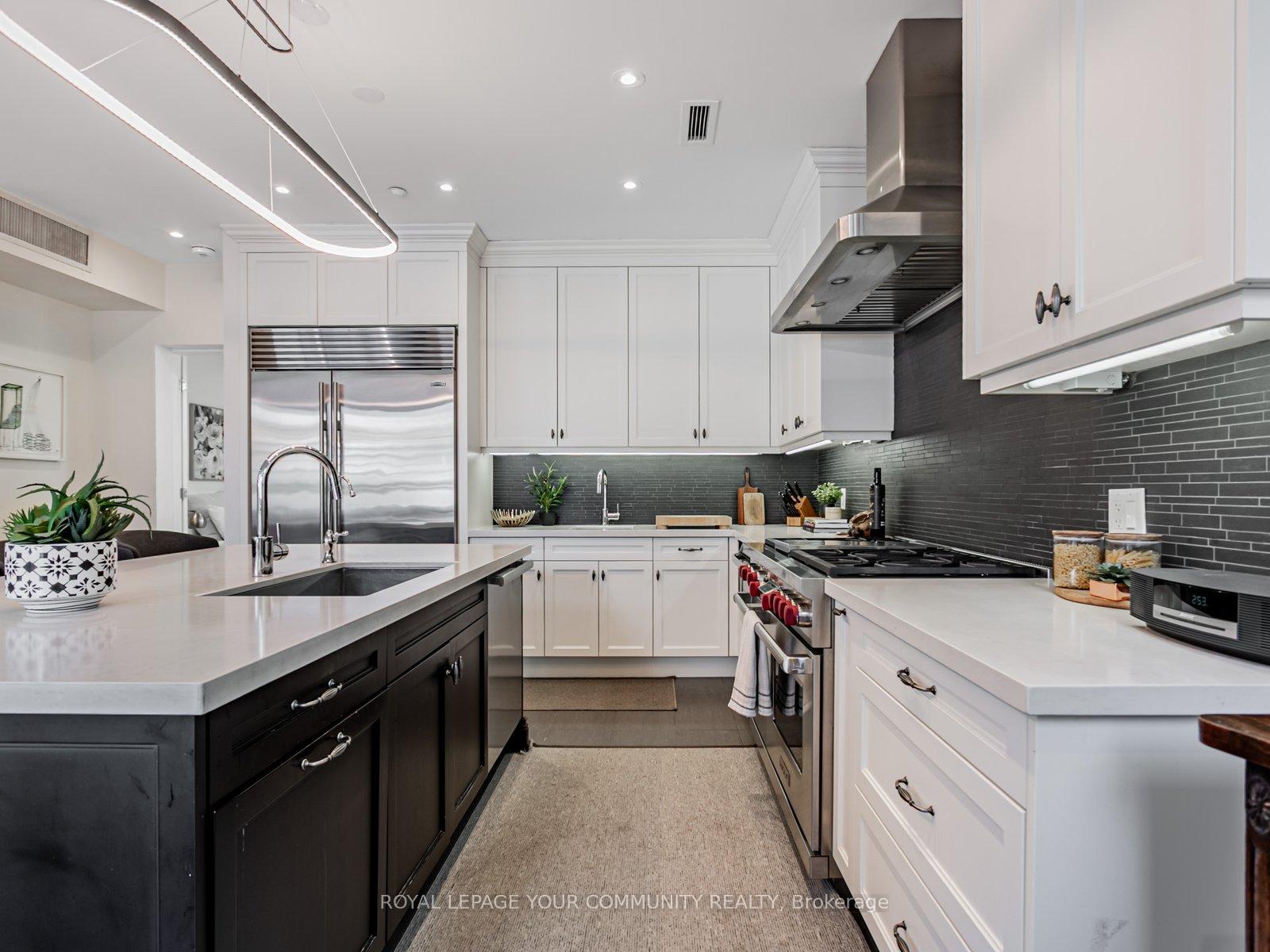 3 Bedrooms Condo at 1 Rainsford, Toronto For sale