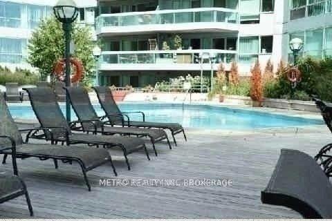 2 Bedrooms Condo at 10 Yonge, Toronto For sale