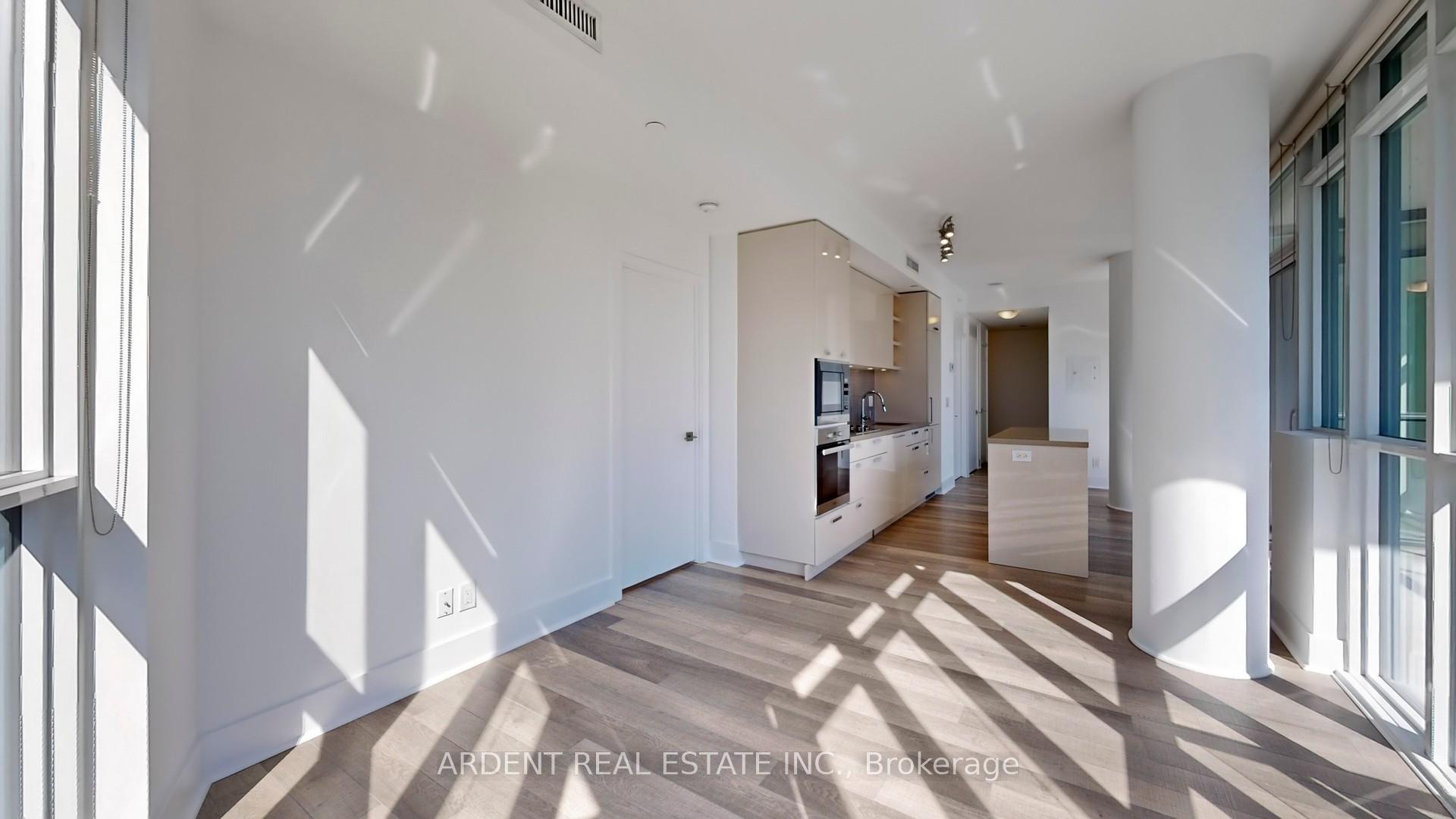 3 Bedrooms Condo at 32 Davenport,  Toronto For sale