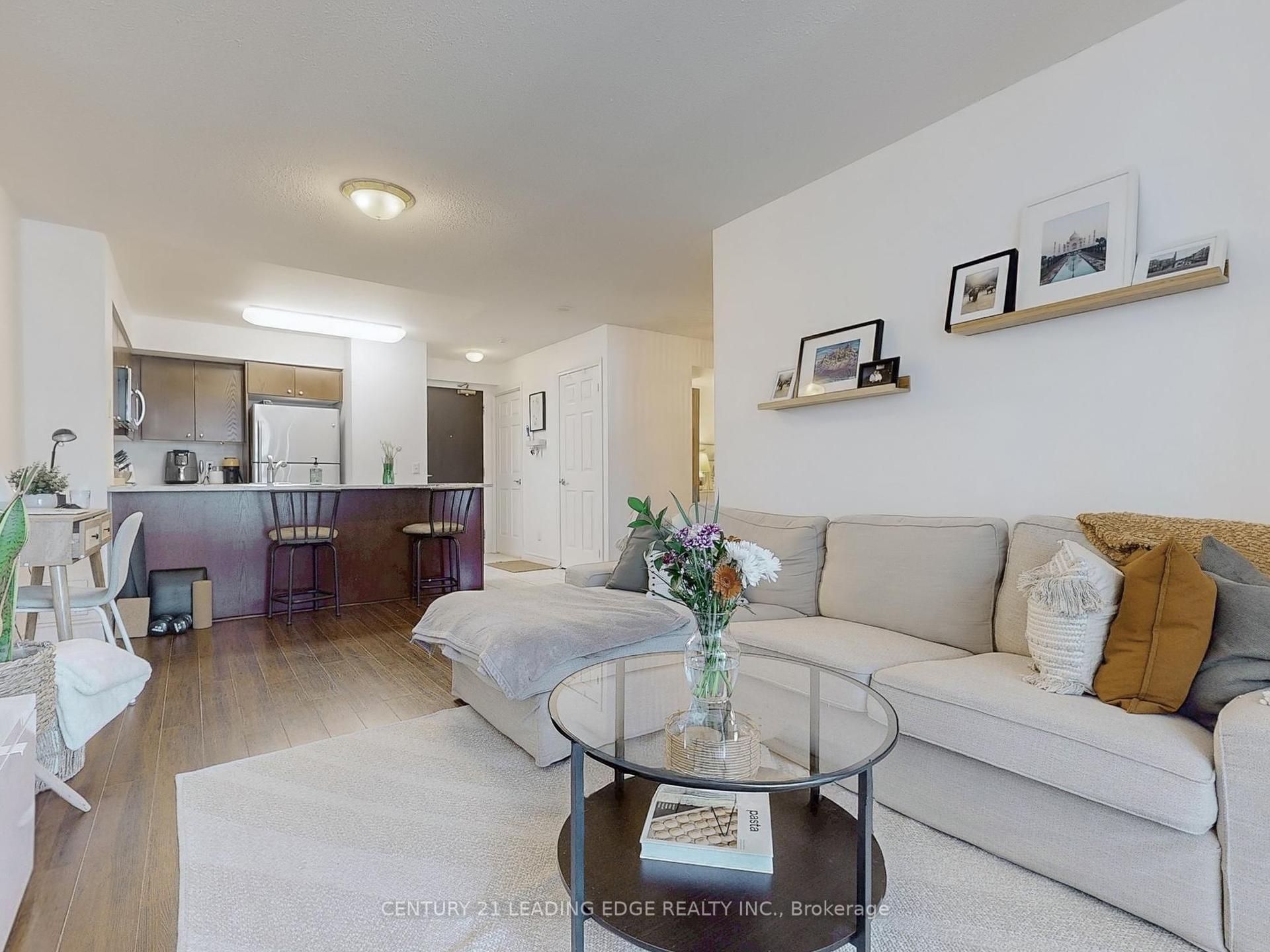 2 Bedrooms Condo at 30 Grand Trunk, Toronto For sale