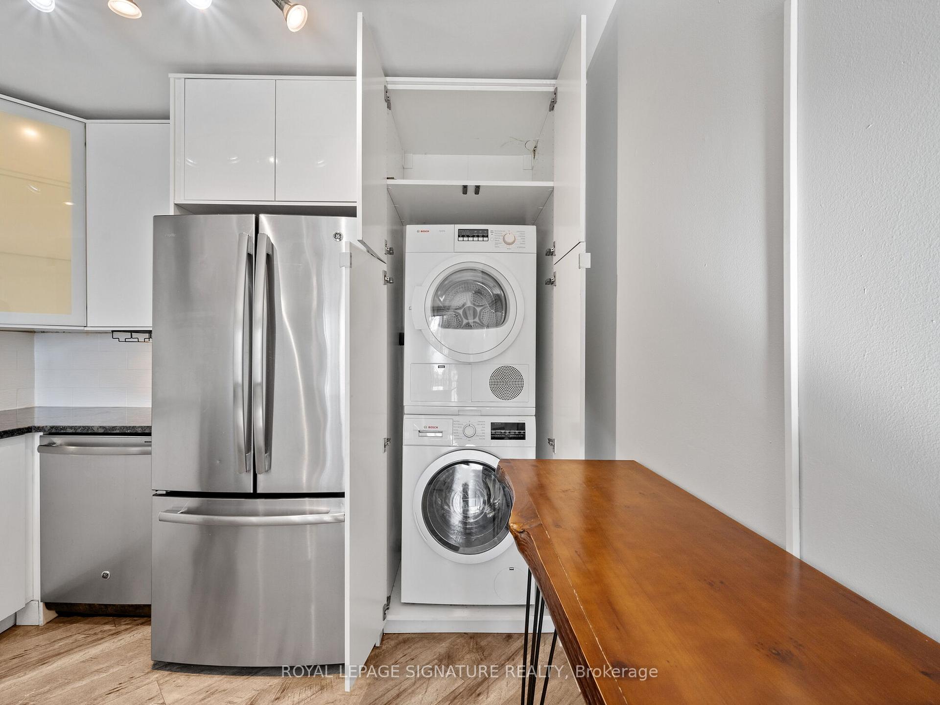 2 Bedrooms Condo at 28 Victoria, Hamilton For sale