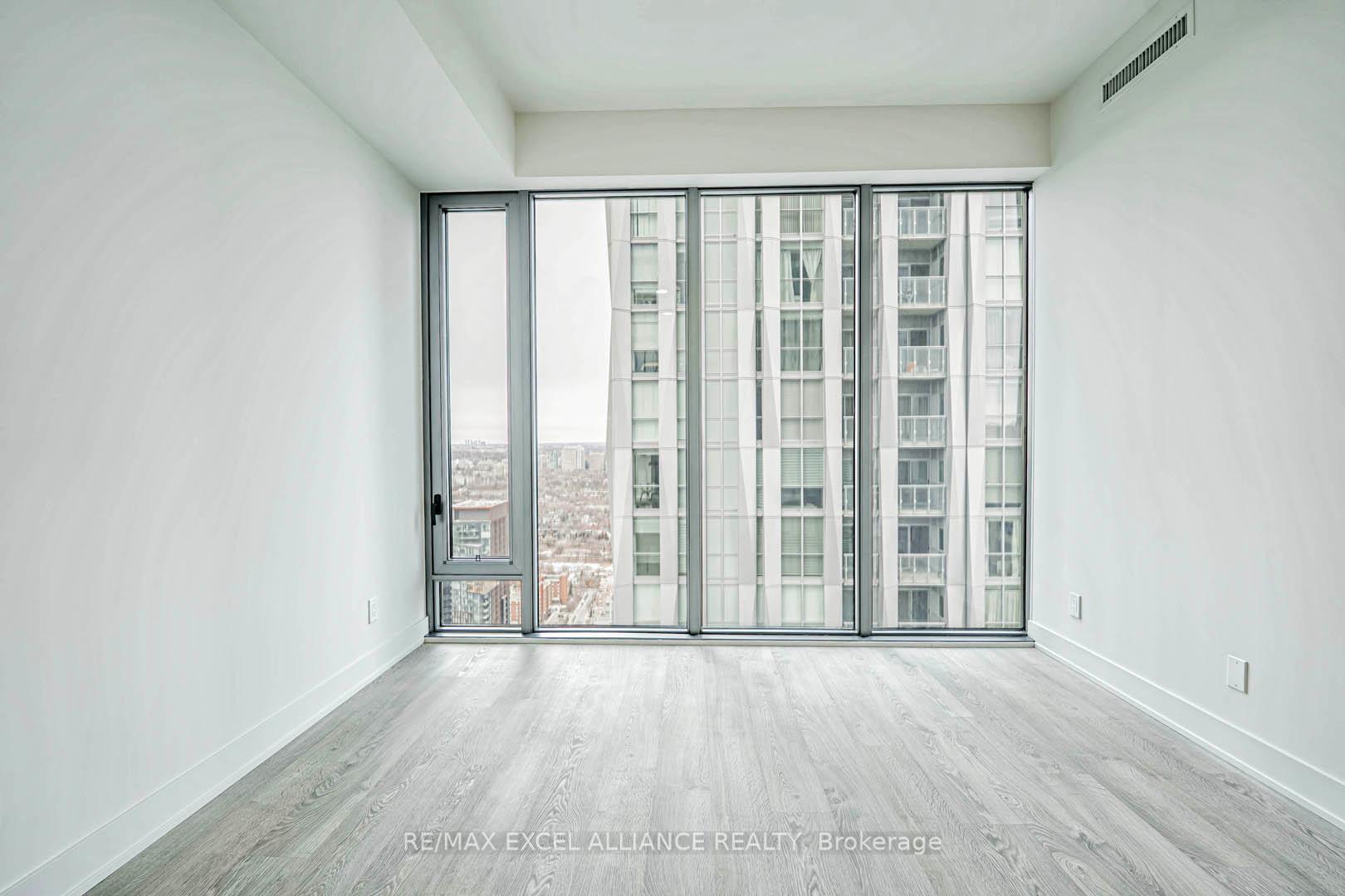 1 Bedroom Condo at 8 Cumberland,  Toronto For sale