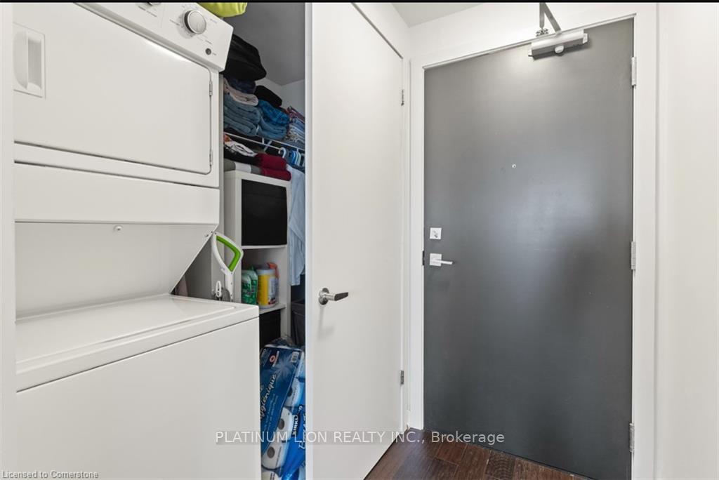 2 Bedrooms Condo at 5260 Dundas,  Burlington For sale