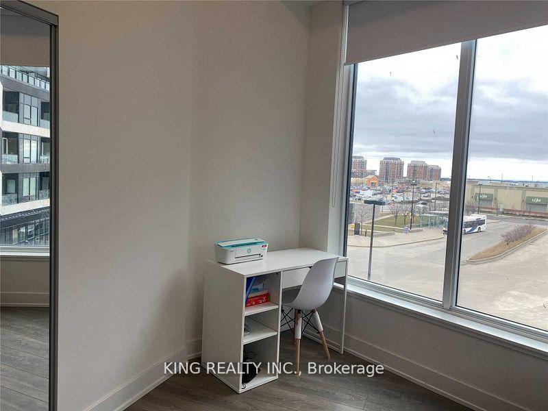 2 Bedrooms Condo at 297 Oak Walk, Oakville For sale