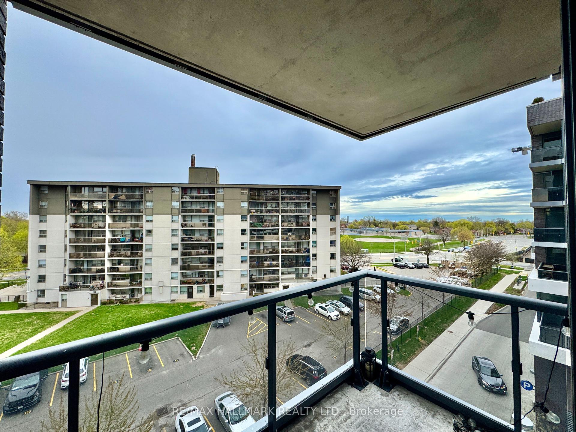 2 Bedrooms Condo at 26 Gibbs, Toronto For sale