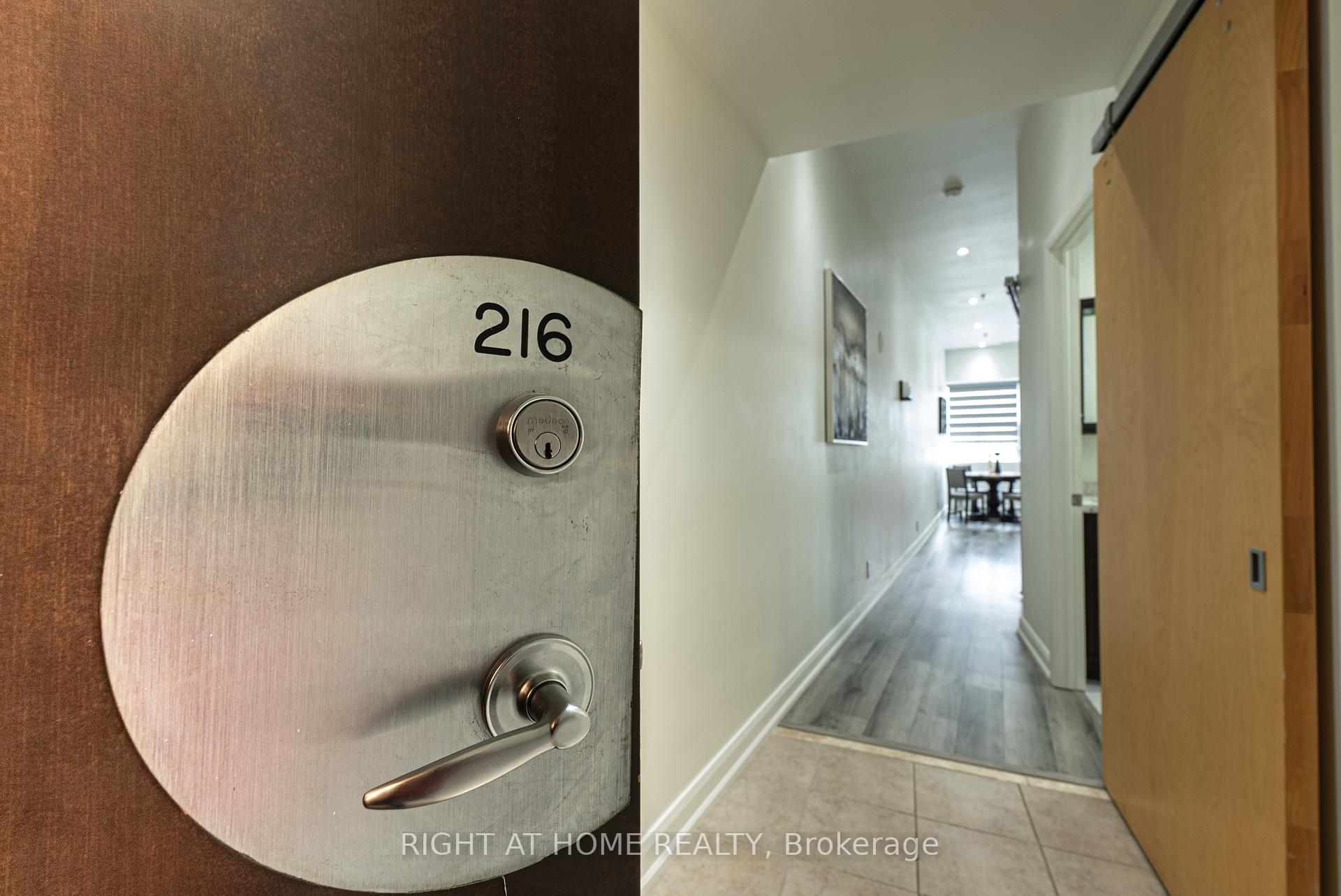 2 Bedrooms Condo at 700 King, Toronto For sale