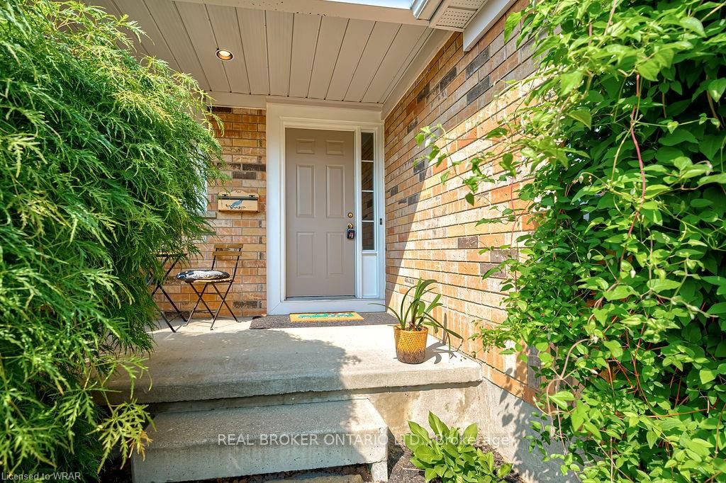 555 Mariner Drive
