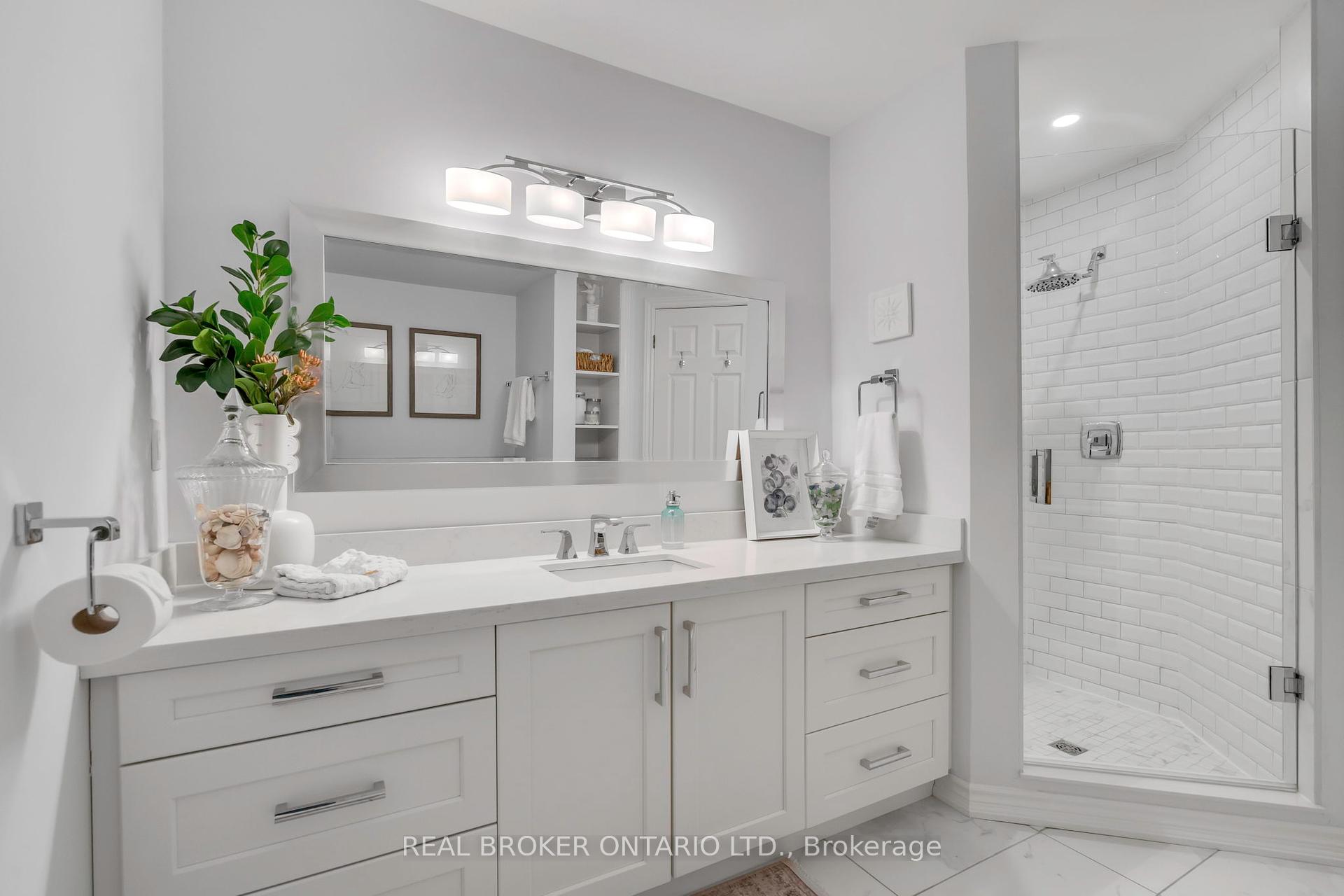 2 Bedrooms Condo at 2015 Cleaver, Burlington For sale