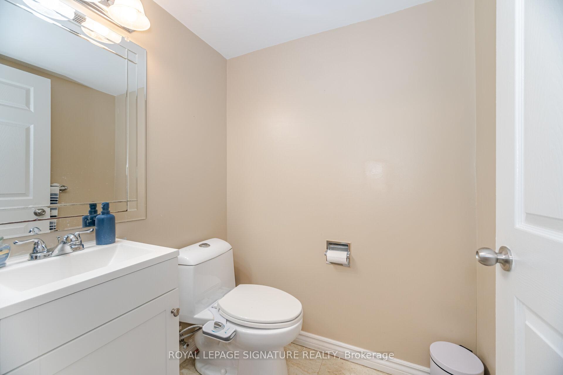 3 Bedrooms Condo at 50 Kingsbridge Garden, Mississauga For sale