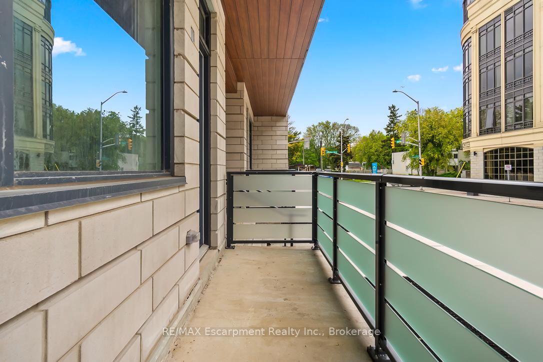 3 Bedrooms Condo at 123 Maurice, Oakville For sale