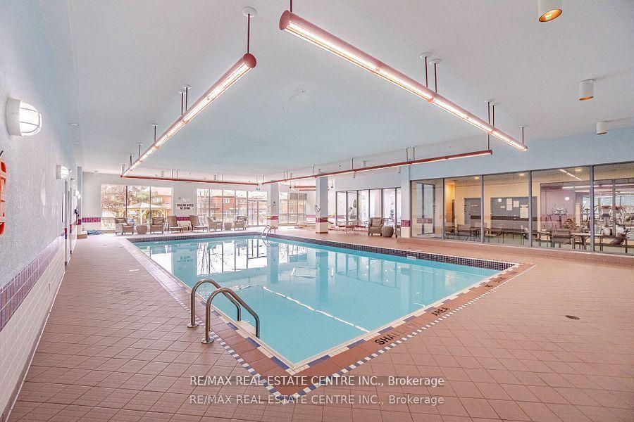 3 Bedrooms Condo at 250 Webb, Mississauga For sale