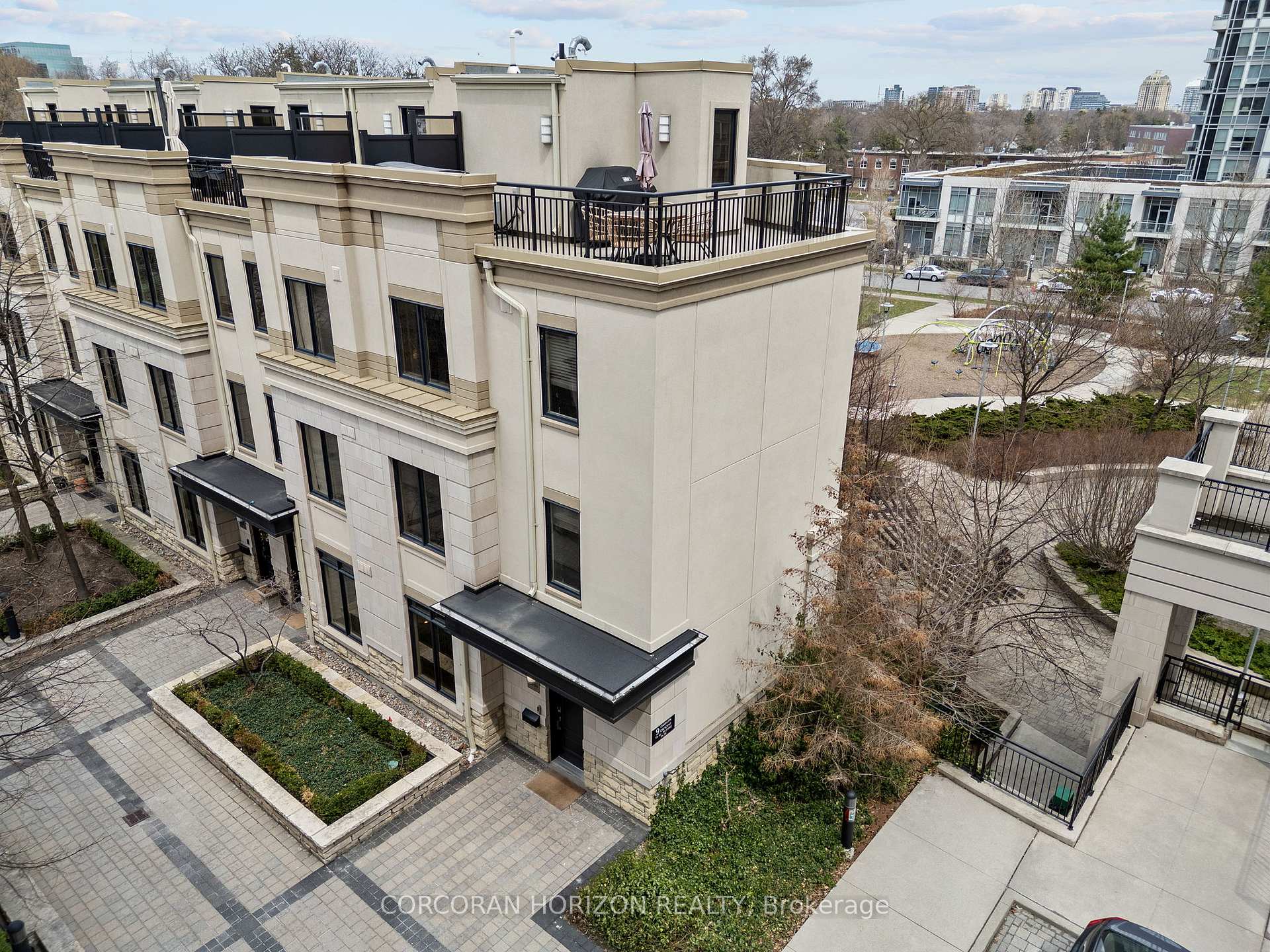 4 Bedrooms Condo at 9 Oakburn, Toronto For sale