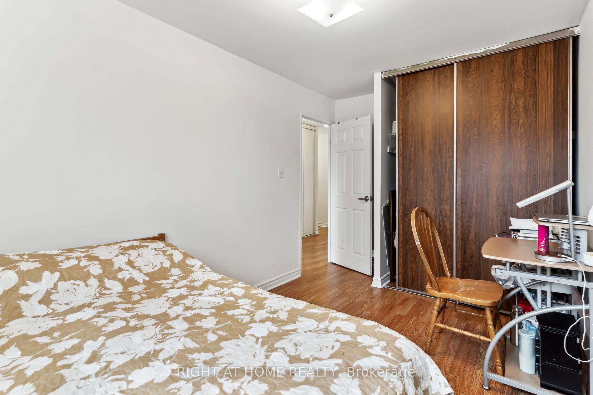 6 Bedrooms Condo at 44 Chester Le, Toronto For sale