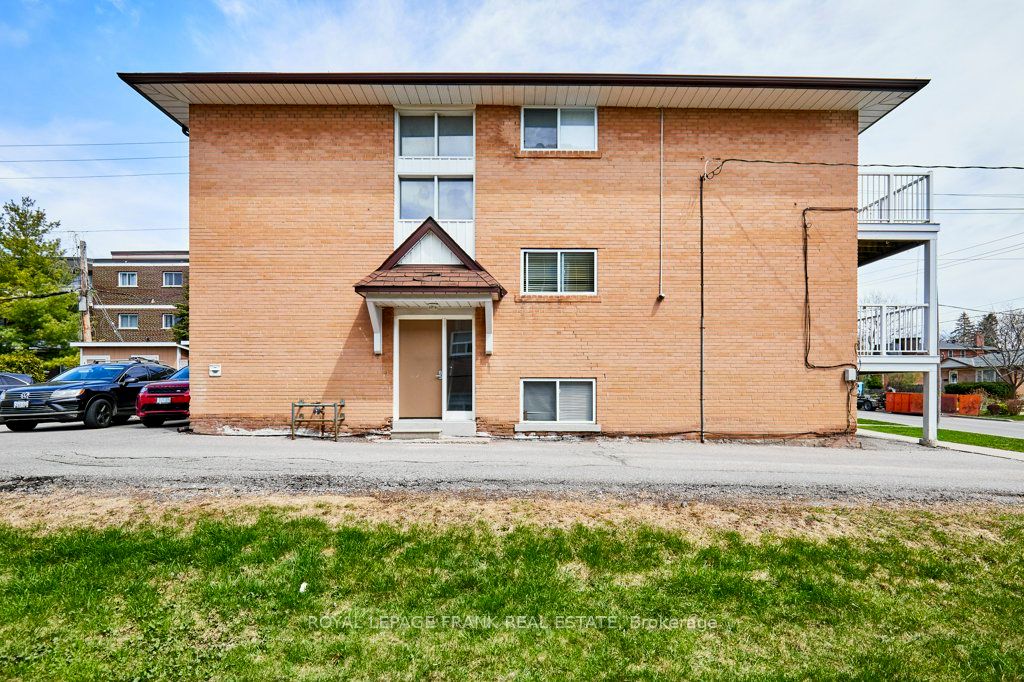706 Dunlop Street W