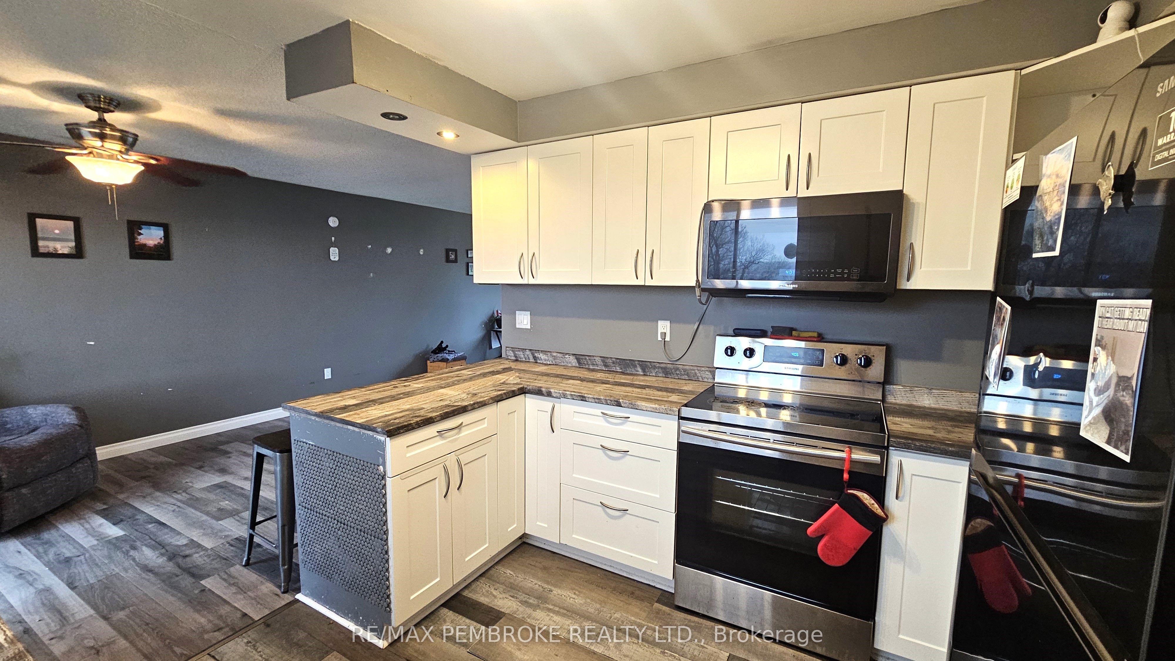 553 Nelson Street, Pembroke, ON K8A 3P3