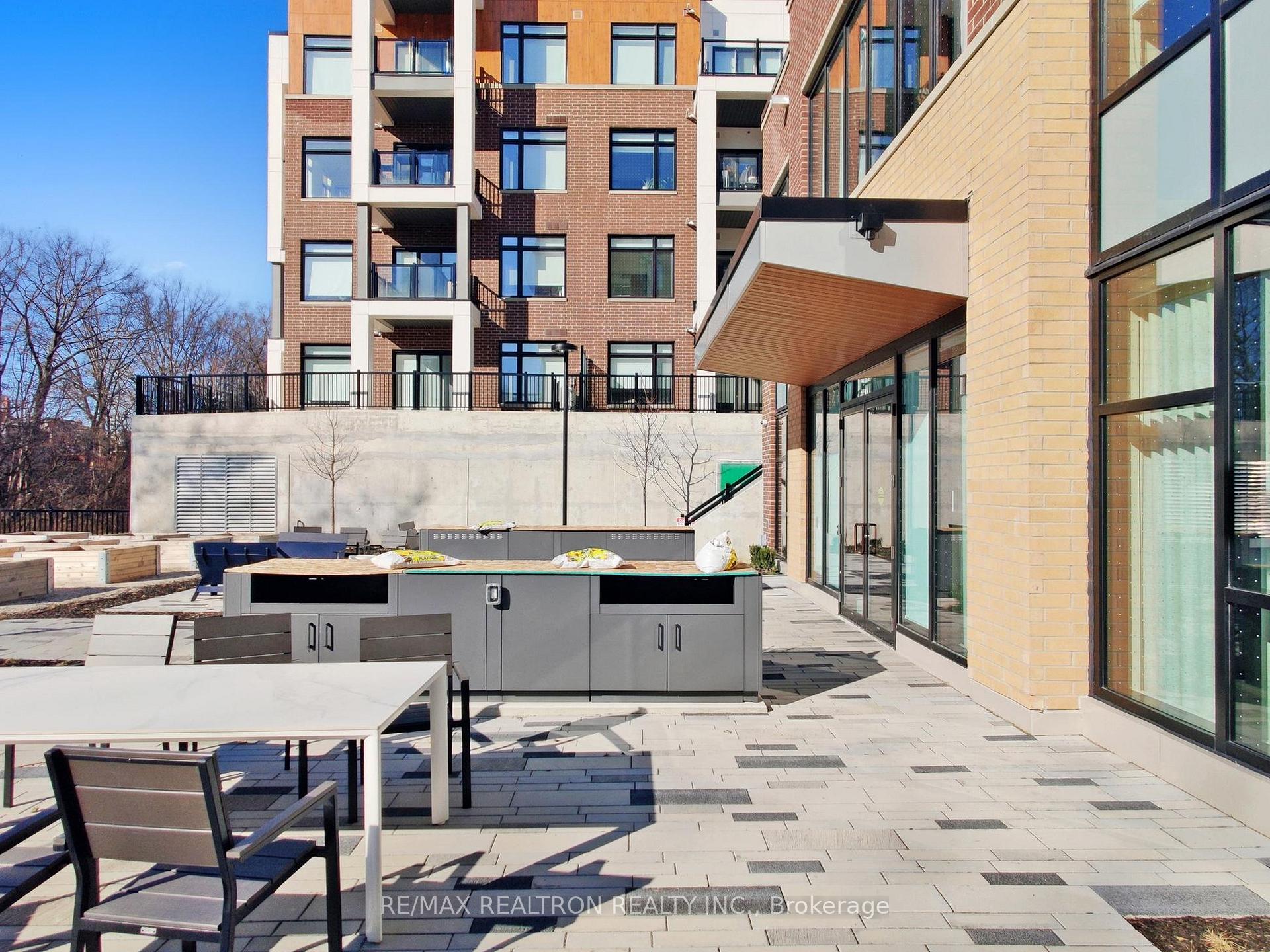 2 Bedrooms Condo at 160 Canon Jackson, Toronto For sale
