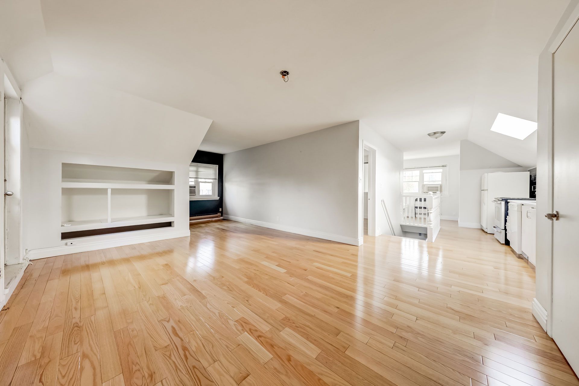 1200 Avenue Road Upper#3