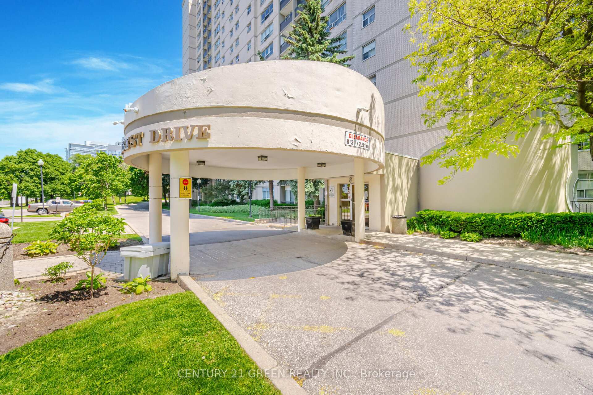4 Bedrooms Condo at 5 Parkway Forest,  Toronto For sale