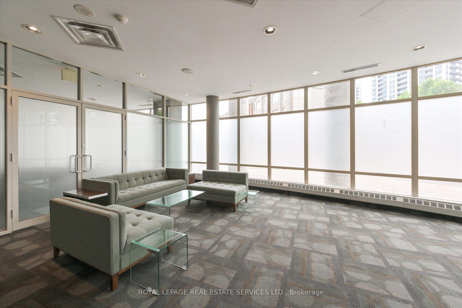 1 Bedroom Condo at 15 Windermere,  Toronto For sale