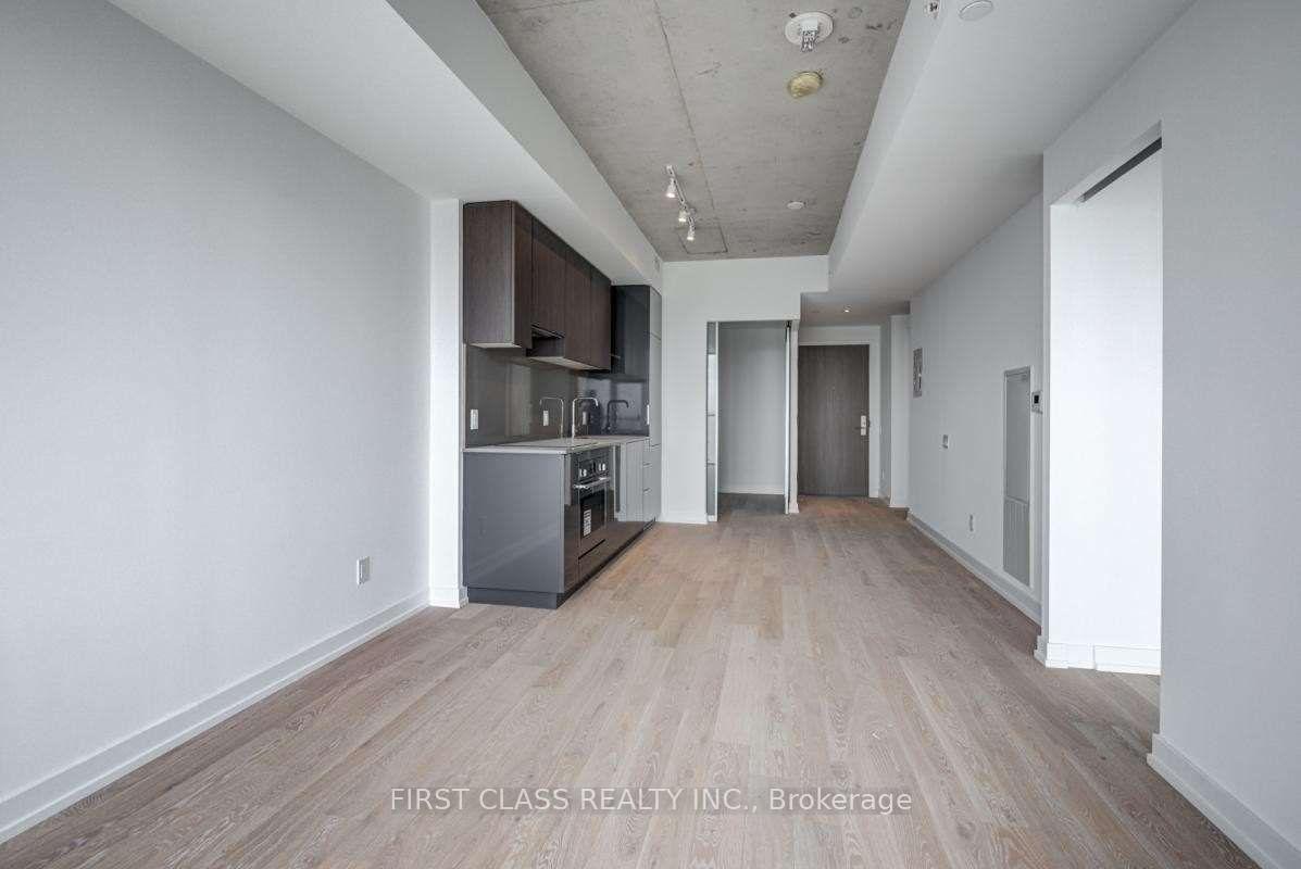 2 Bedrooms Condo at 161 Roehampton,  Toronto For sale