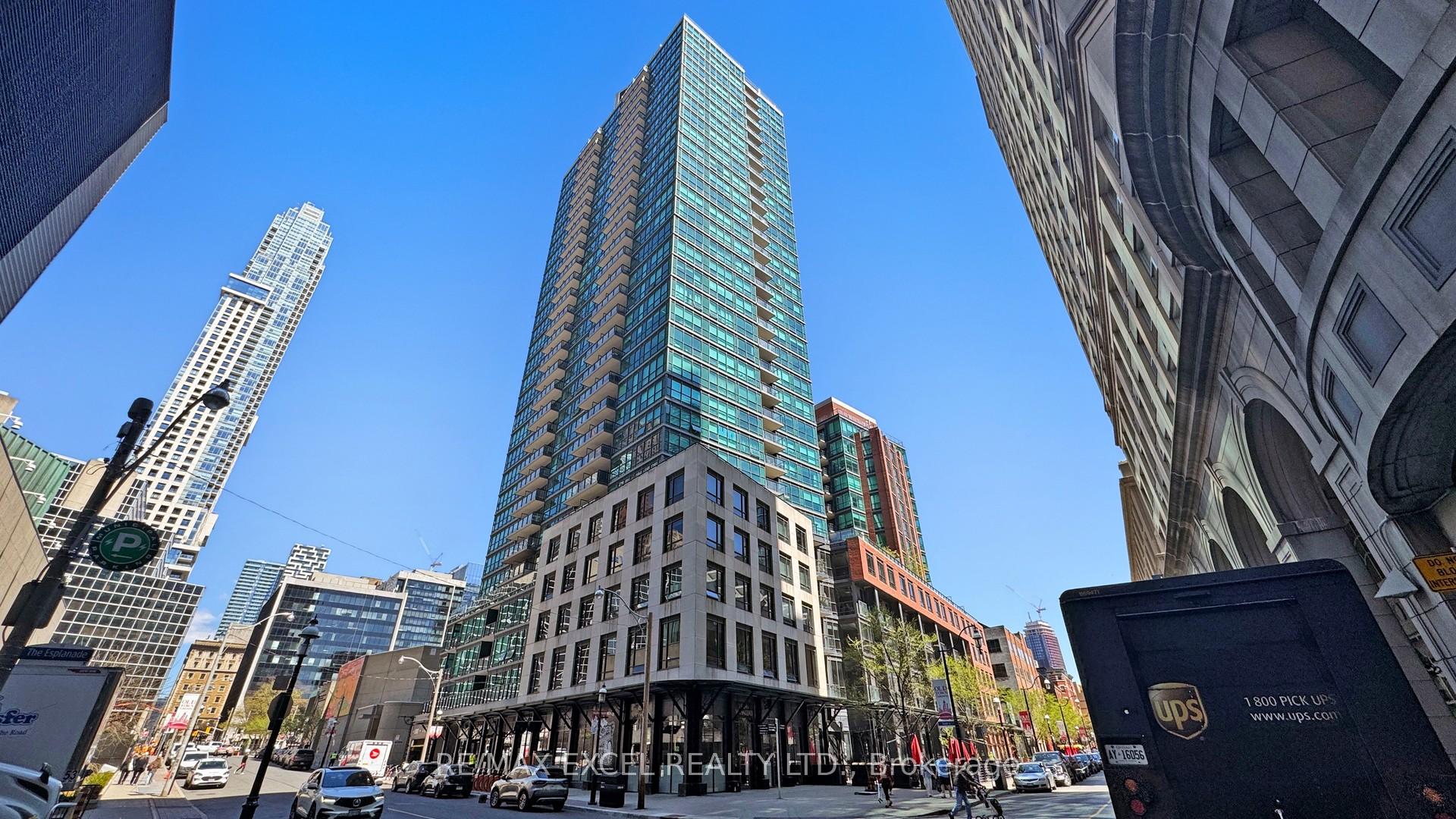 2 Bedrooms Condo at 1 Scott, Toronto For sale