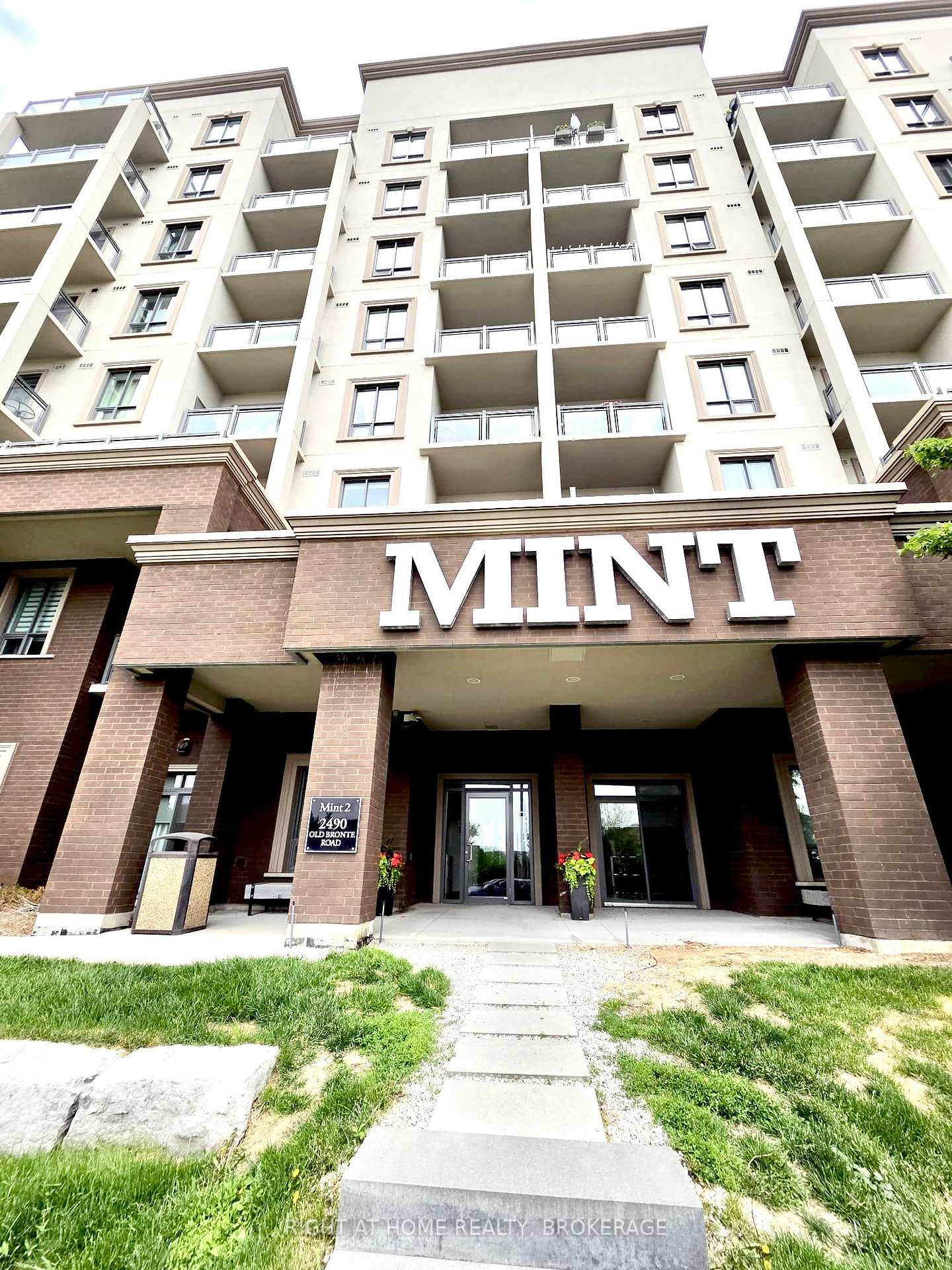 1 Bedroom Condo at 2490 Old Bronte, Oakville For sale