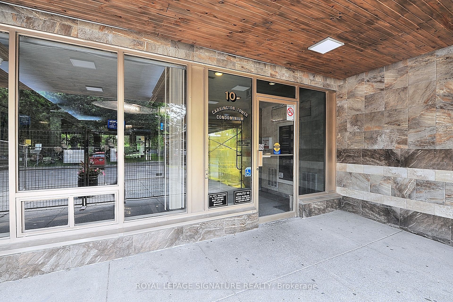 10 Tangreen Court, #702
