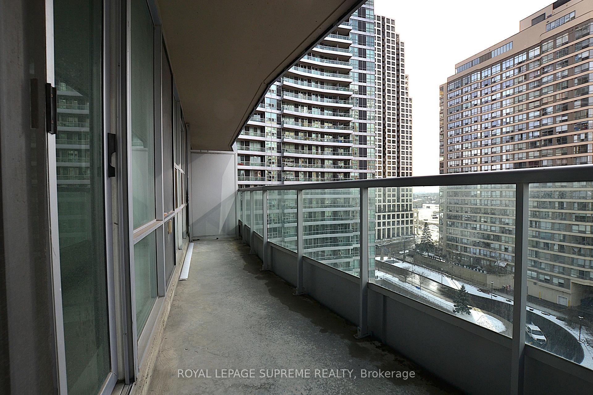 2 Bedrooms Condo at 1 Elm, Mississauga For sale