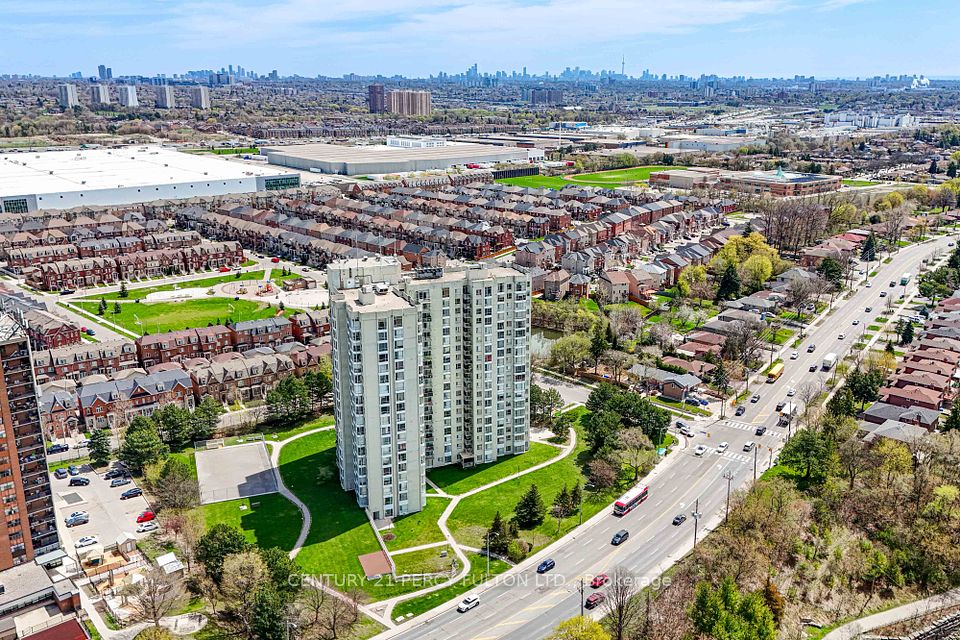 3077 Weston
