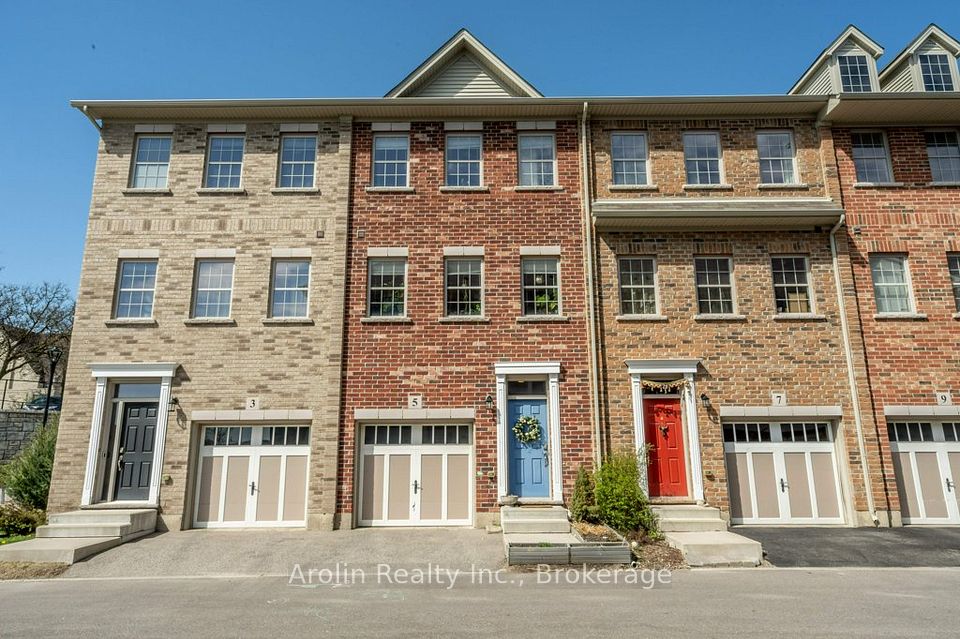 5 Oxfordshire Lane, Kitchener, ON N2H 0B4