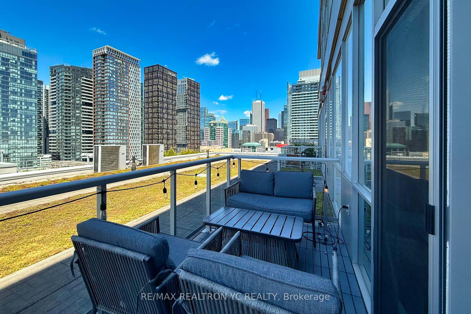 2 Bedrooms Condo at 352 Front, Toronto For sale