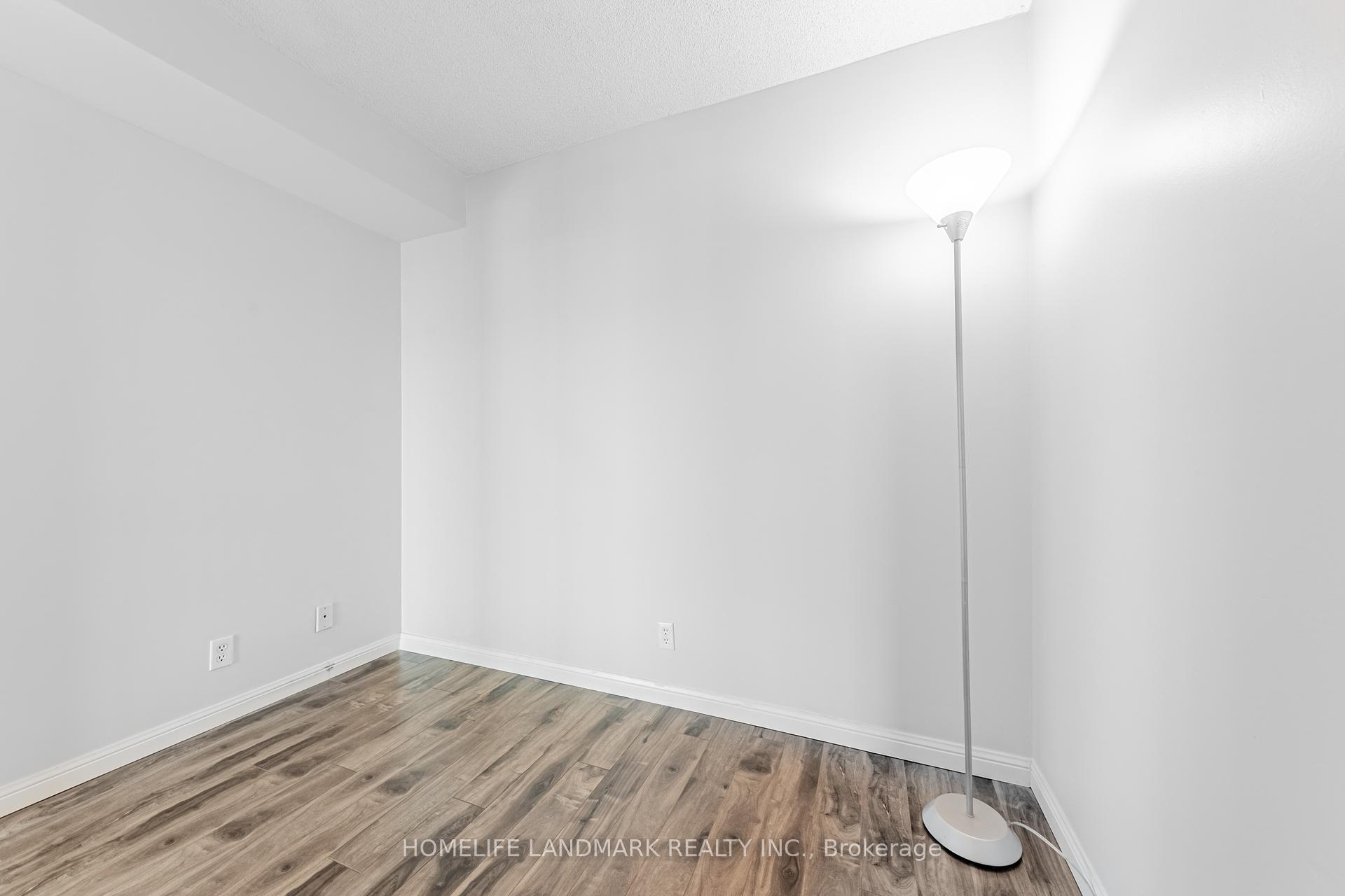 2 Bedrooms Condo at 1 Lee Centre, Toronto For sale