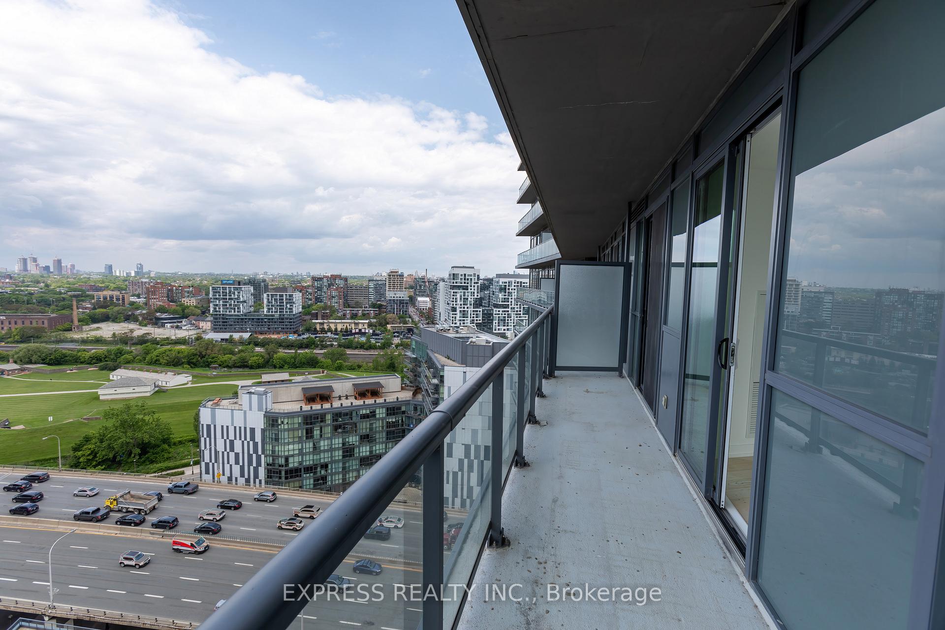 2 Bedrooms Condo at 20 Bruyeres, Toronto For sale