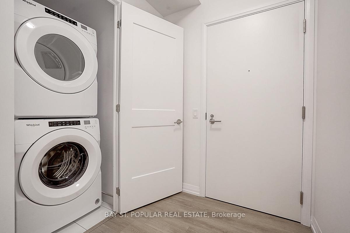 2 Bedrooms Condo at 50 Dunfield, Toronto For sale