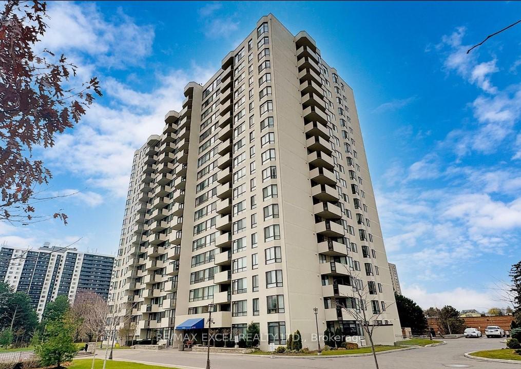 3 Bedrooms Condo at 275 Bamburgh, Toronto For sale