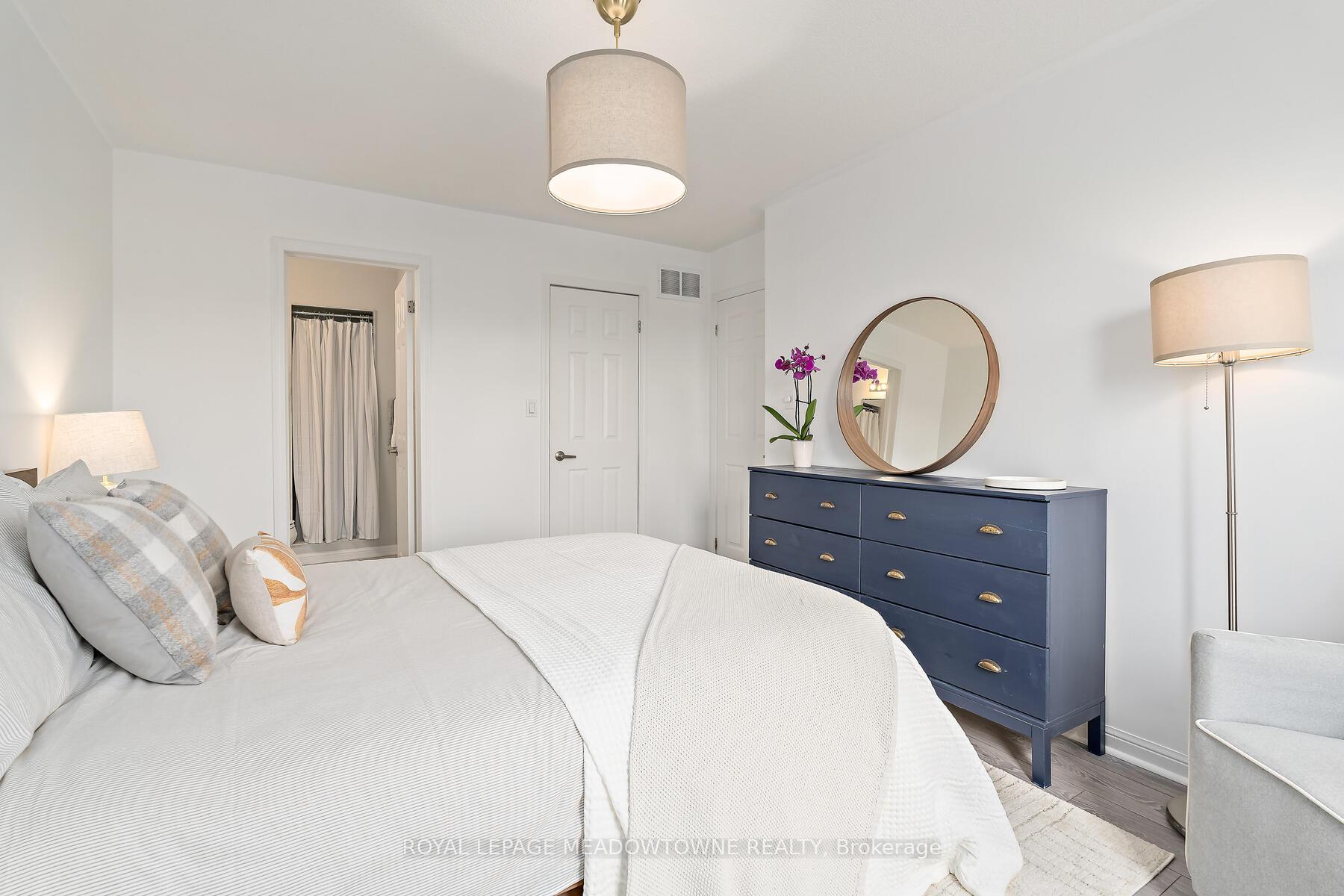 2 Bedrooms Condo at 2614 Dashwood, Oakville For sale