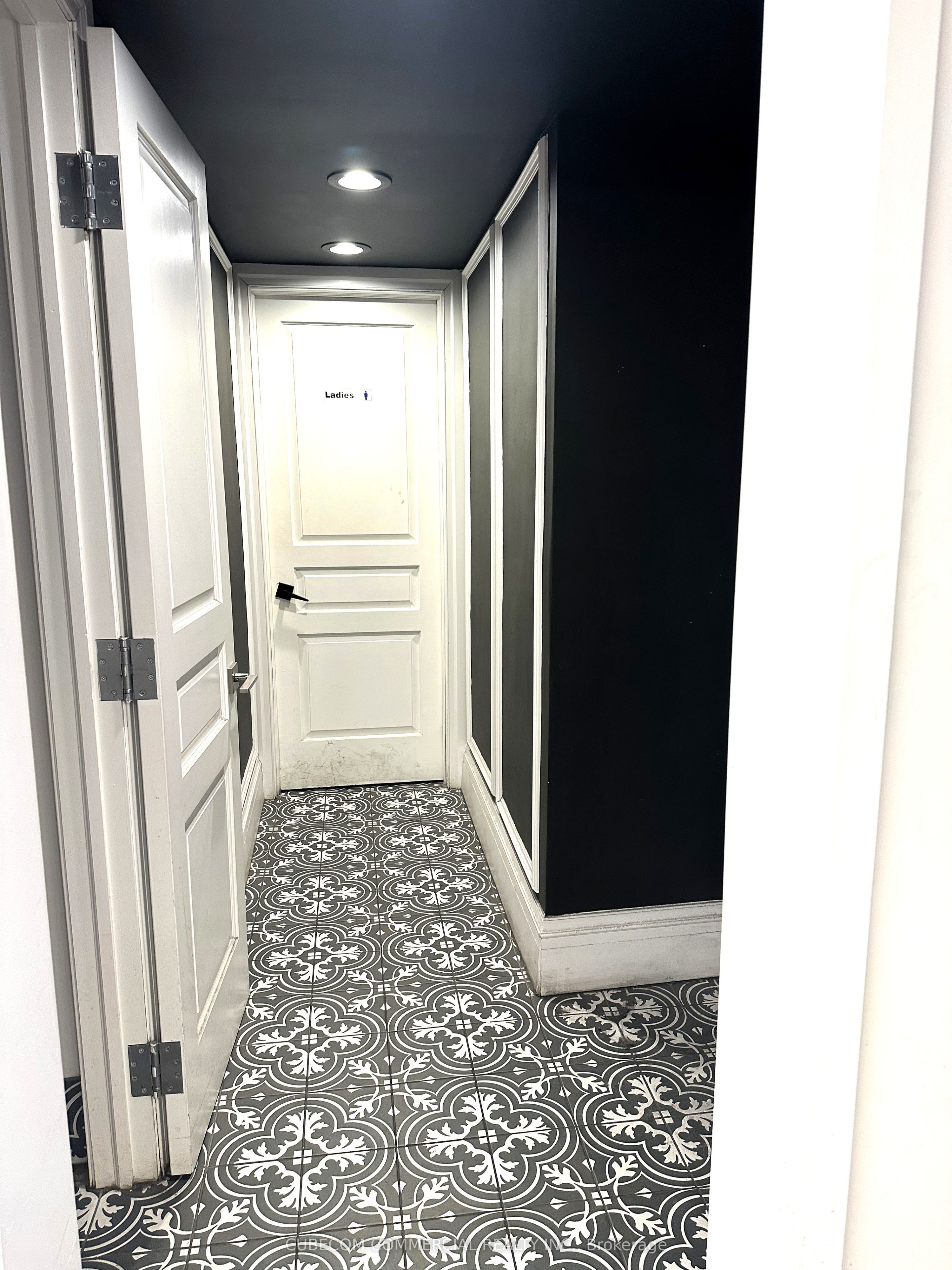 378 Yonge Street, #2nd Floor