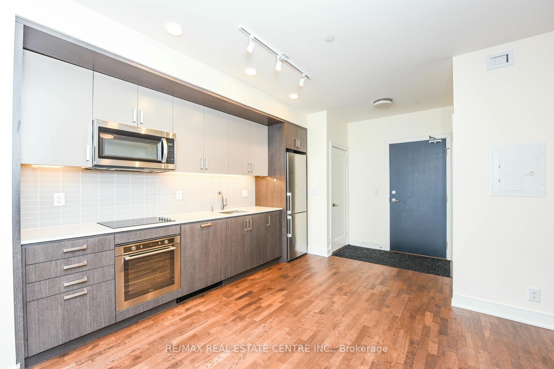 2 Bedrooms Condo at 1575 Lakeshore,  Mississauga For sale