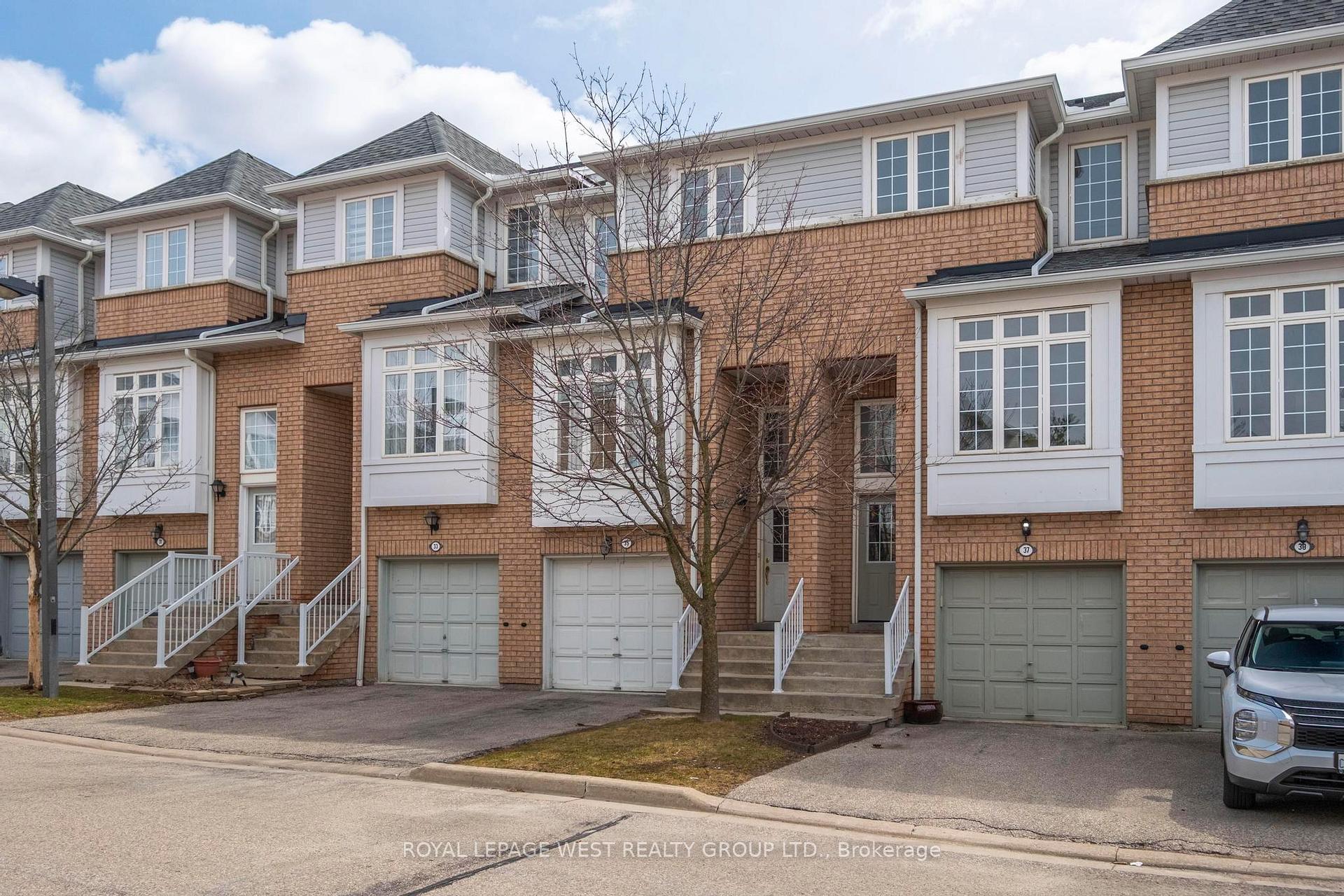 3 Bedrooms Condo at 280 Hillcrest,  Mississauga For sale