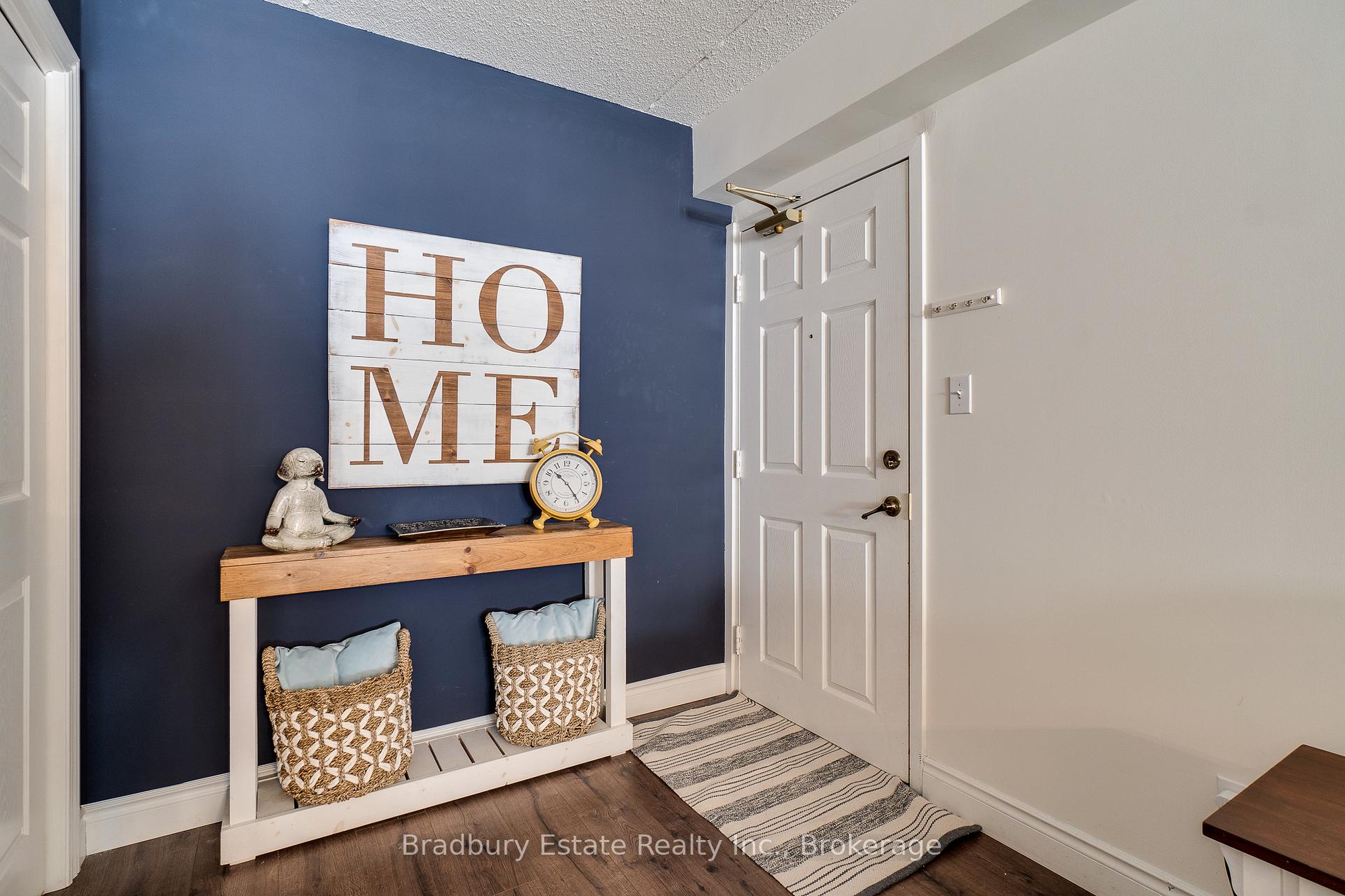 2 Bedrooms Condo at 2045 Appleby,  Burlington For sale