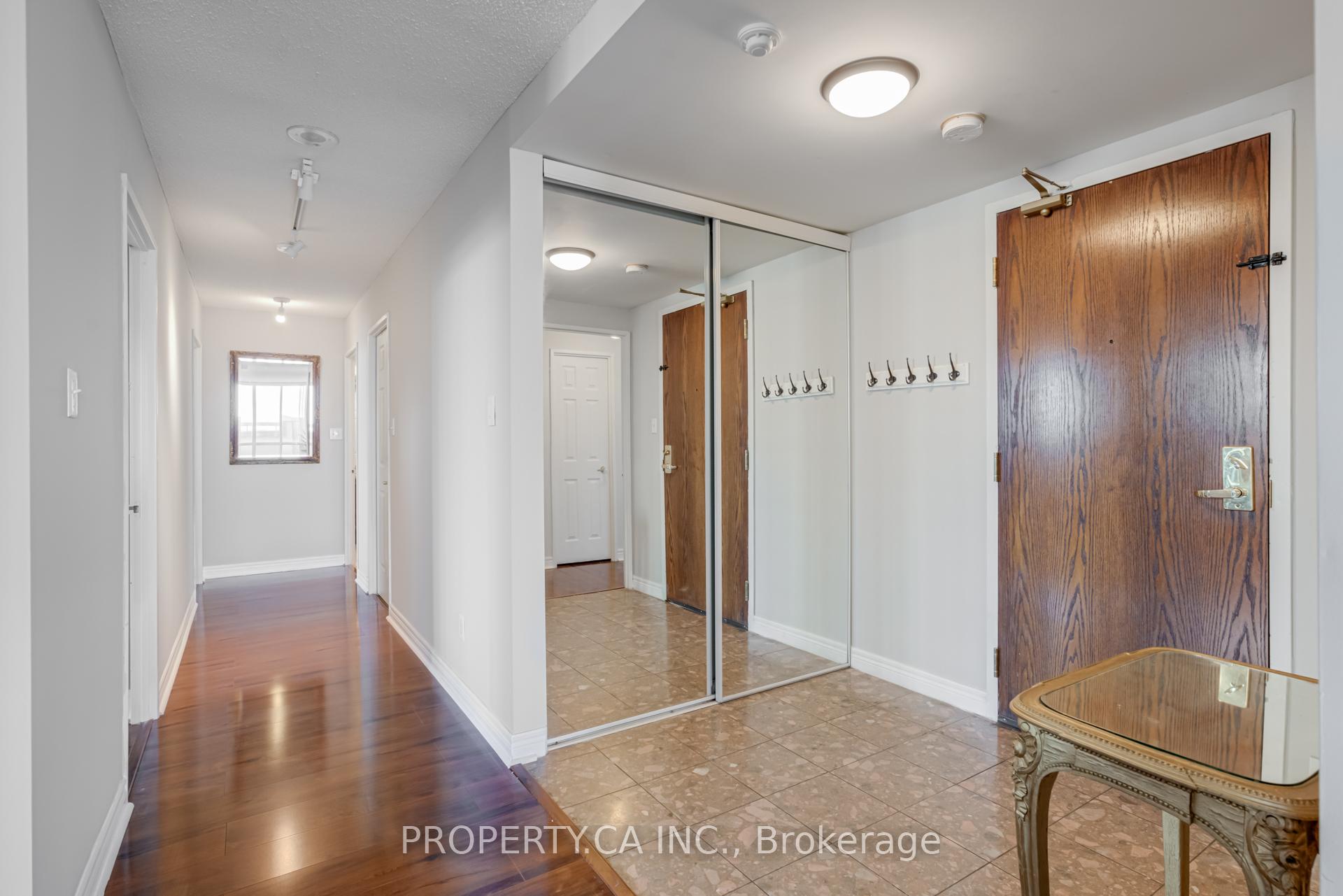 3 Bedrooms Condo at 156 Enfield, Mississauga For sale